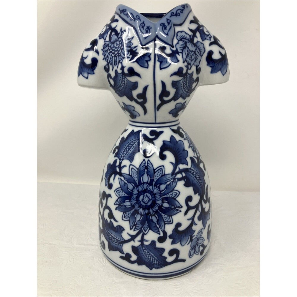 Seymour Mann Blue Chinoiserie Style Women’s Dress Form Vase Blue White